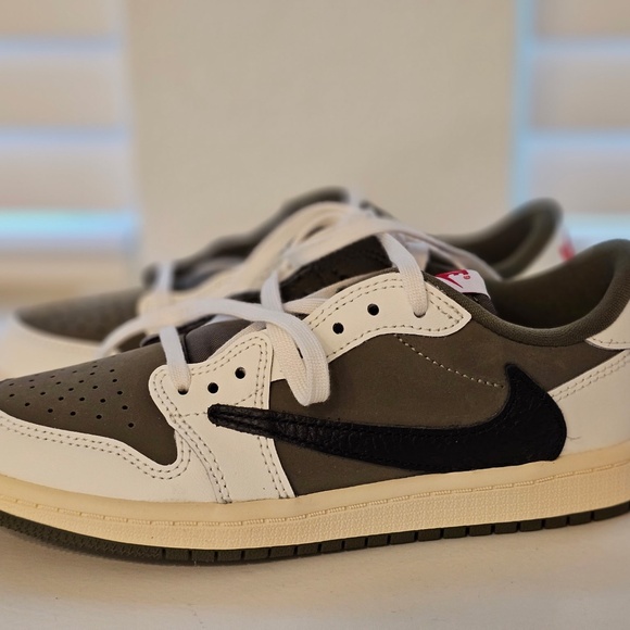 Kids Jordan 1 Low OG x Travis Scott (Brand New) - Picture 1 of 3